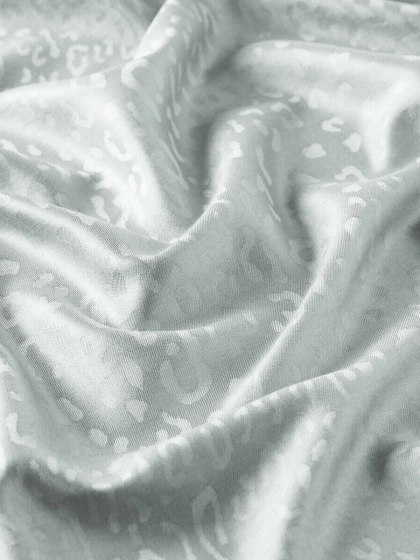 İpekevi 05784 Buzbeyazı Leopar Jakar Desenli İpek Şal