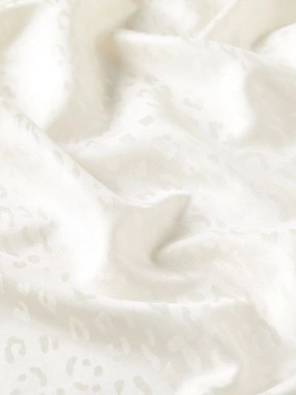 İpekevi 05784 İnci Beyazı Leopar Jakar Desenli İpek Şal