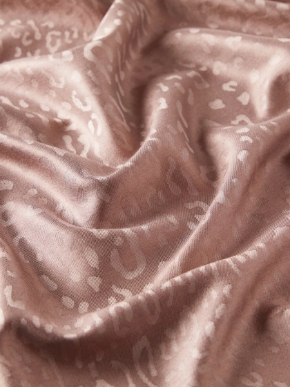 İpekevi 05784 Puslu Leylak Leopar Jakar Desenli İpek Şal