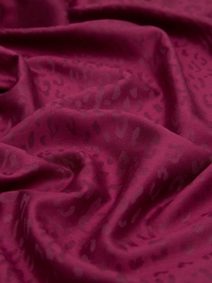 İpekevi 05784 Vişne Leopar Jakar Desenli İpek Şal