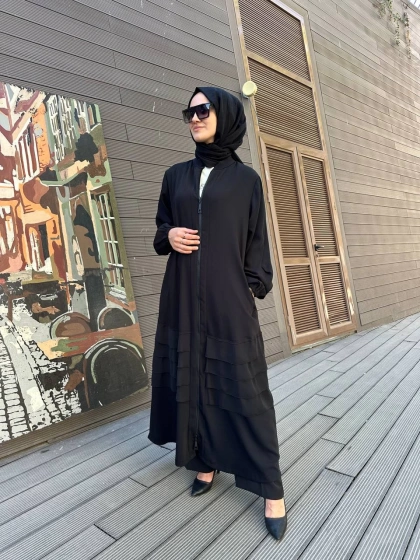 RedShow 25110 Siyah Eteği Fırfır Detaylı Büyük Beden Ferace