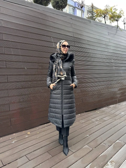 Trenç 5601 Siyah Kapüşonu Kürklü Midi Boy Şişme Kaban