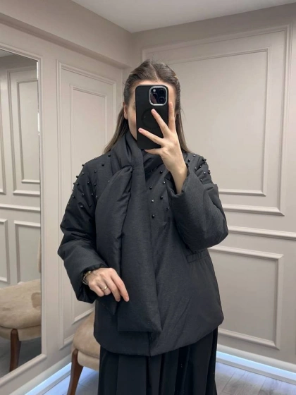 Trenç 5957 Siyah Boncuk Detaylı Seyyar Atkılı Kapitone Mont