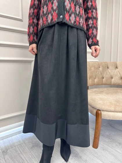 Yusuf Özdemir 26K1601 Siyah Süet Etek Ucu Detaylı Etek