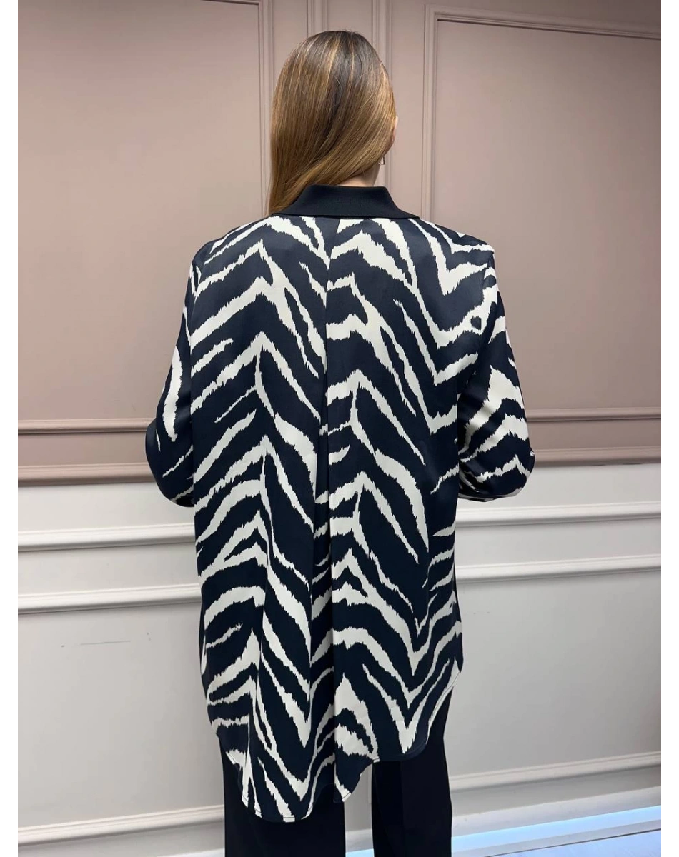 Ghisa 25YÖRCKT3137 Siyah Arkası Desenli Ceket