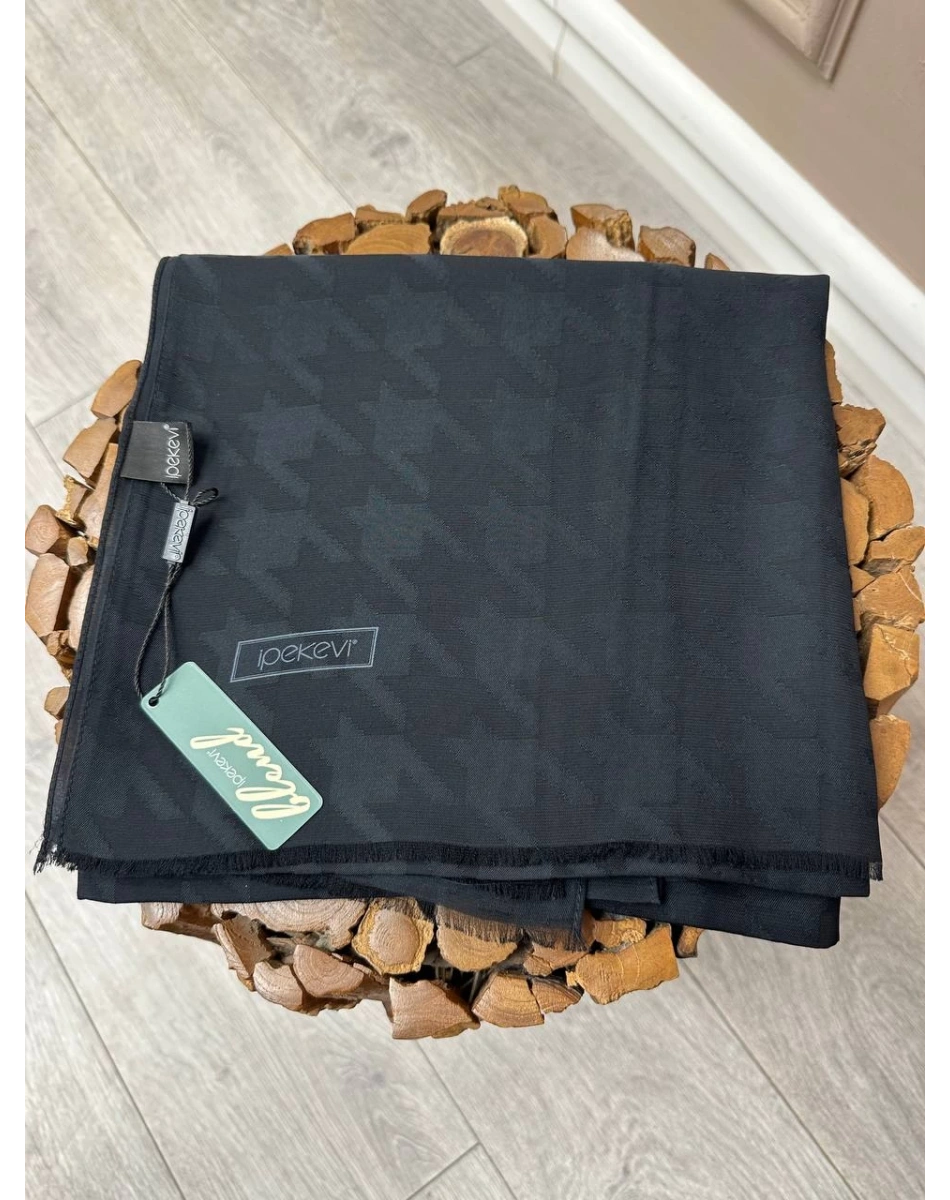 İpekevi 04390 Siyah Dört Mevsim Kazayağı Desenli Monogram Şal
