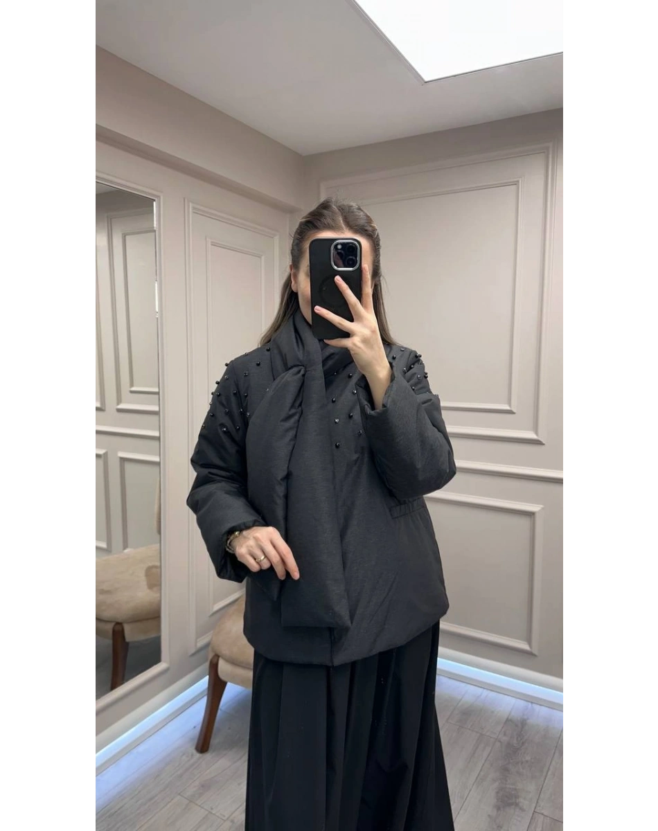 Trenç 5957 Siyah Boncuk Detaylı Seyyar Atkılı Kapitone Mont