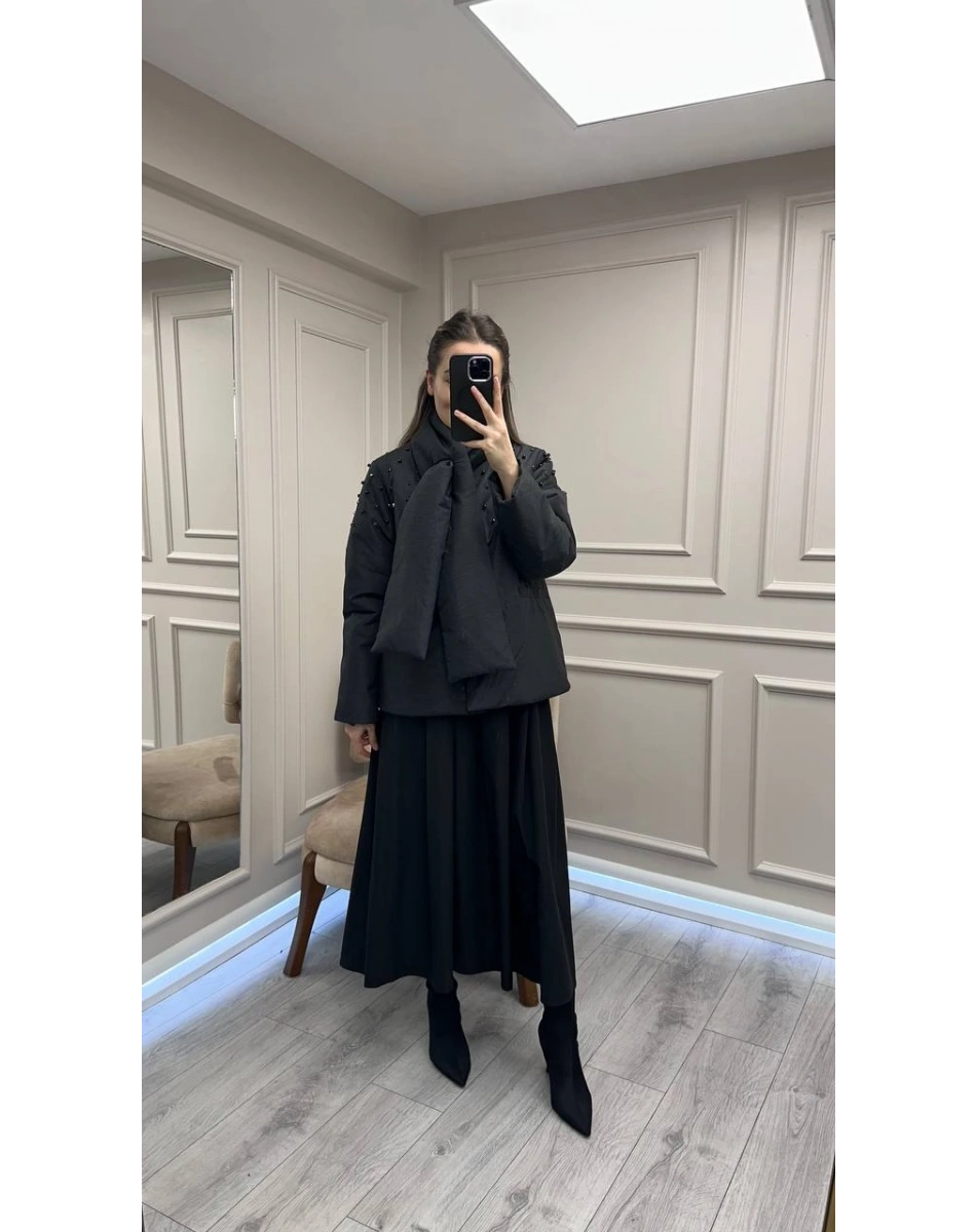 Trenç 5957 Siyah Boncuk Detaylı Seyyar Atkılı Kapitone Mont