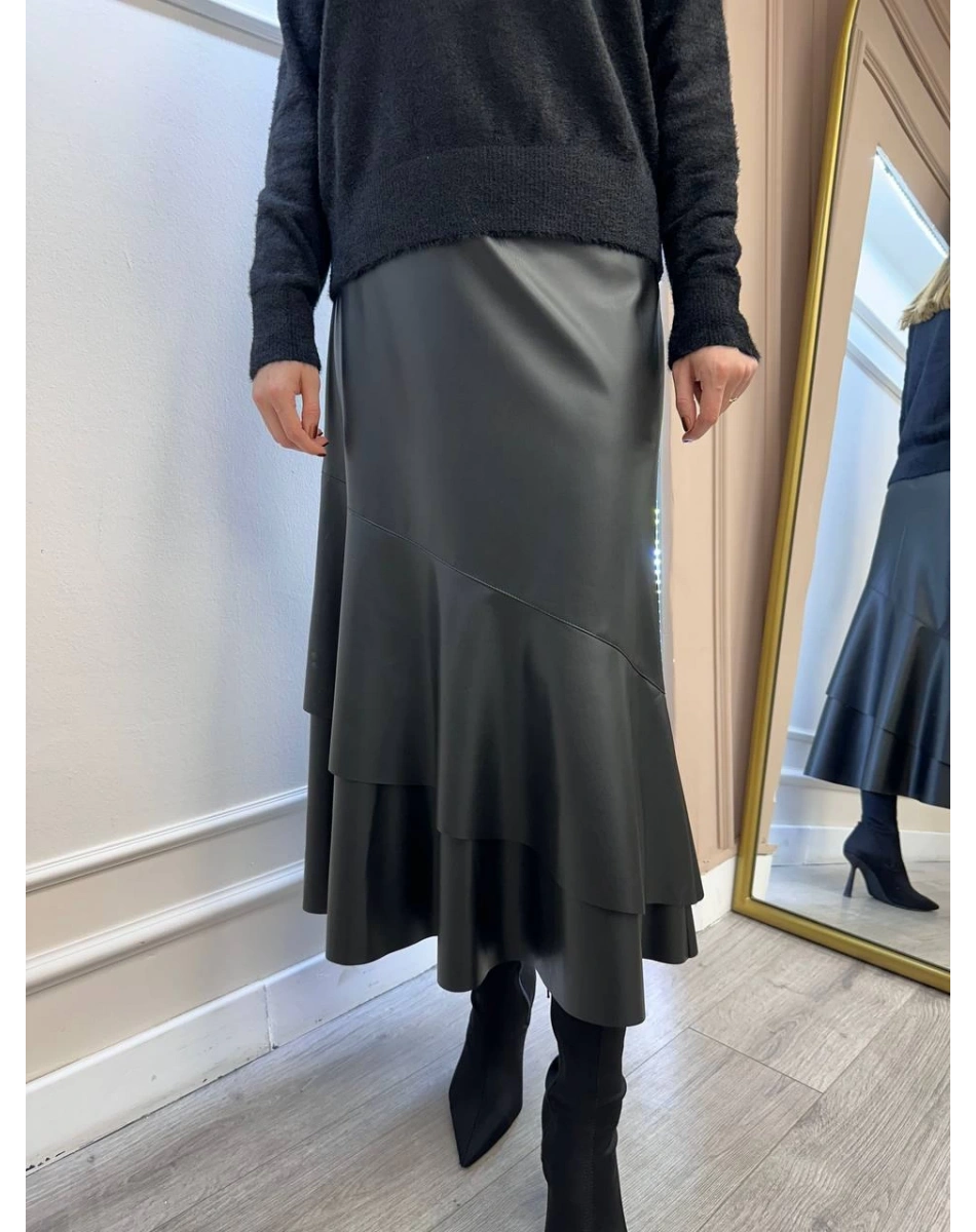 Yusuf Özdemir 25K1540 Siyah Etek Ucu Detaylı Deri Etek