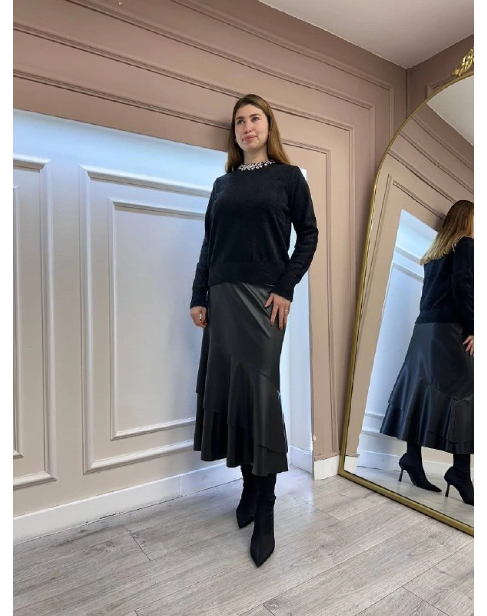 Yusuf Özdemir 25K1540 Siyah Etek Ucu Detaylı Deri Etek