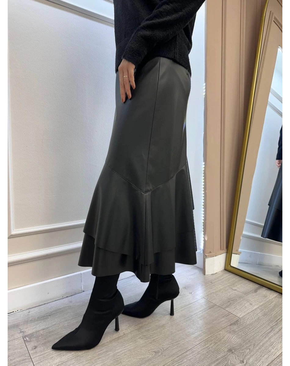 Yusuf Özdemir 25K1540 Siyah Etek Ucu Detaylı Deri Etek