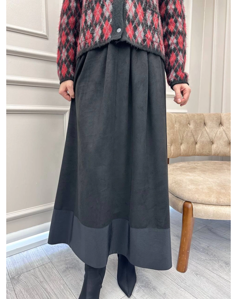 Yusuf Özdemir 26K1601 Siyah Süet Etek Ucu Detaylı Etek