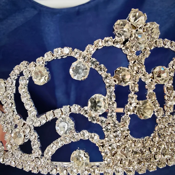 Taşlı Taç işlemeli Beyaz Taçlı işleme Toka