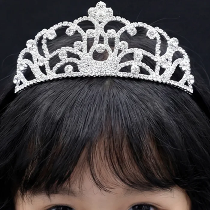 Taşlı Taç işlemeli Beyaz Taçlı Toka