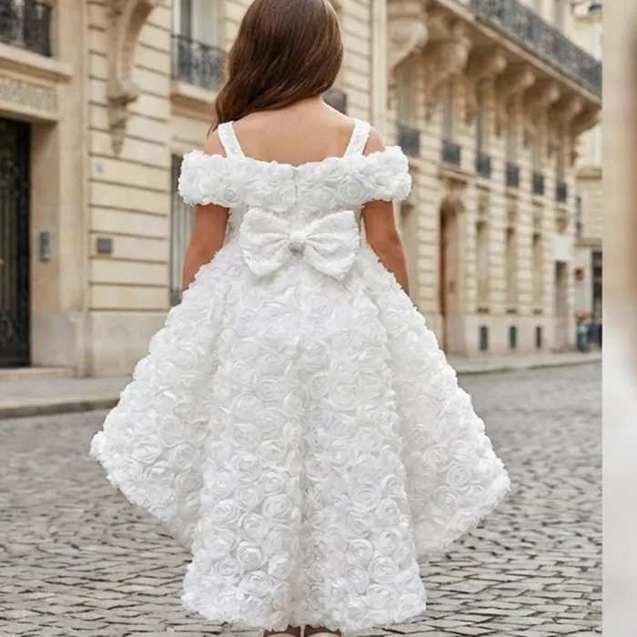 Beyaz Gül Desenli Madonna Yaka Askılı Kol Elbise Abiye