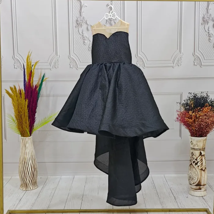 Kız Çocuk Kuyruklu Siyah Saten Parıltılı Kabarık Elbise