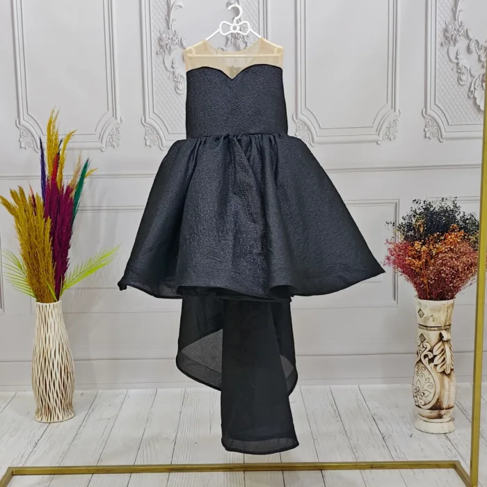 Kız Çocuk Kuyruklu Siyah Saten Parıltılı Kabarık Elbise