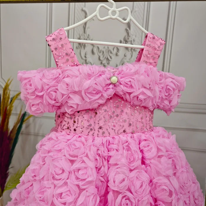 Pembe Gül Desenli Madonna Yaka Askılı Kol Elbise Abiye