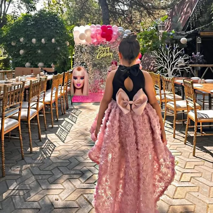 Kız Çocuk Siyah Pembe Gül Desenli Kuyruklu Sıfır Kol Elbise Abiye
