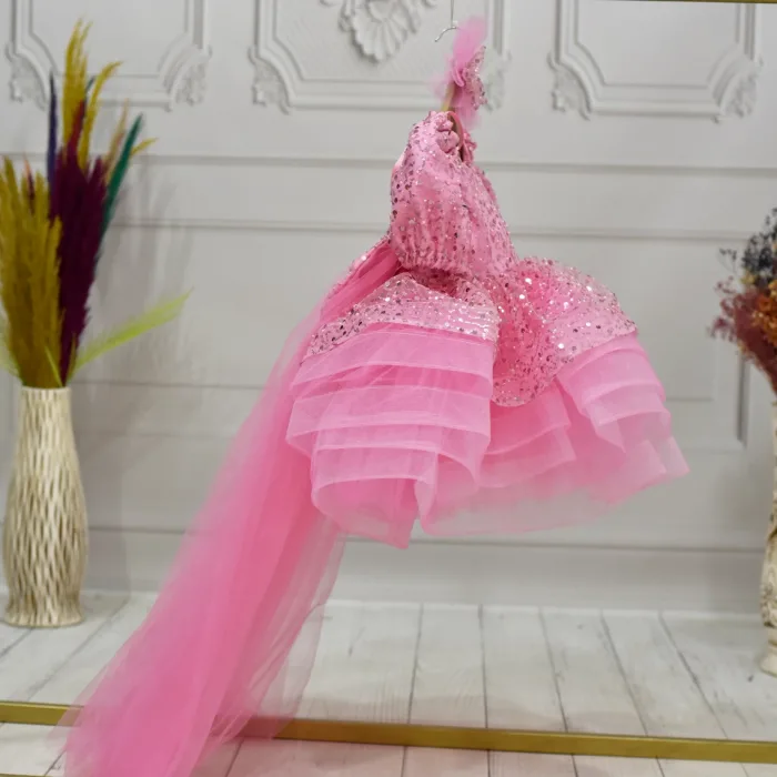 Kız Çocuk Şeker Pembesi Kuyruklu Boncuklu Payetli Uzun Kol Kabarık Elbise