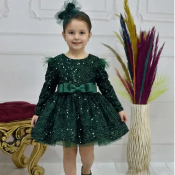 Kız Çocuk Zümrüt Yeşili Payetli Ön Dekolteli Kol Tüy Detaylı Uzun Kol Kabarık Elbise