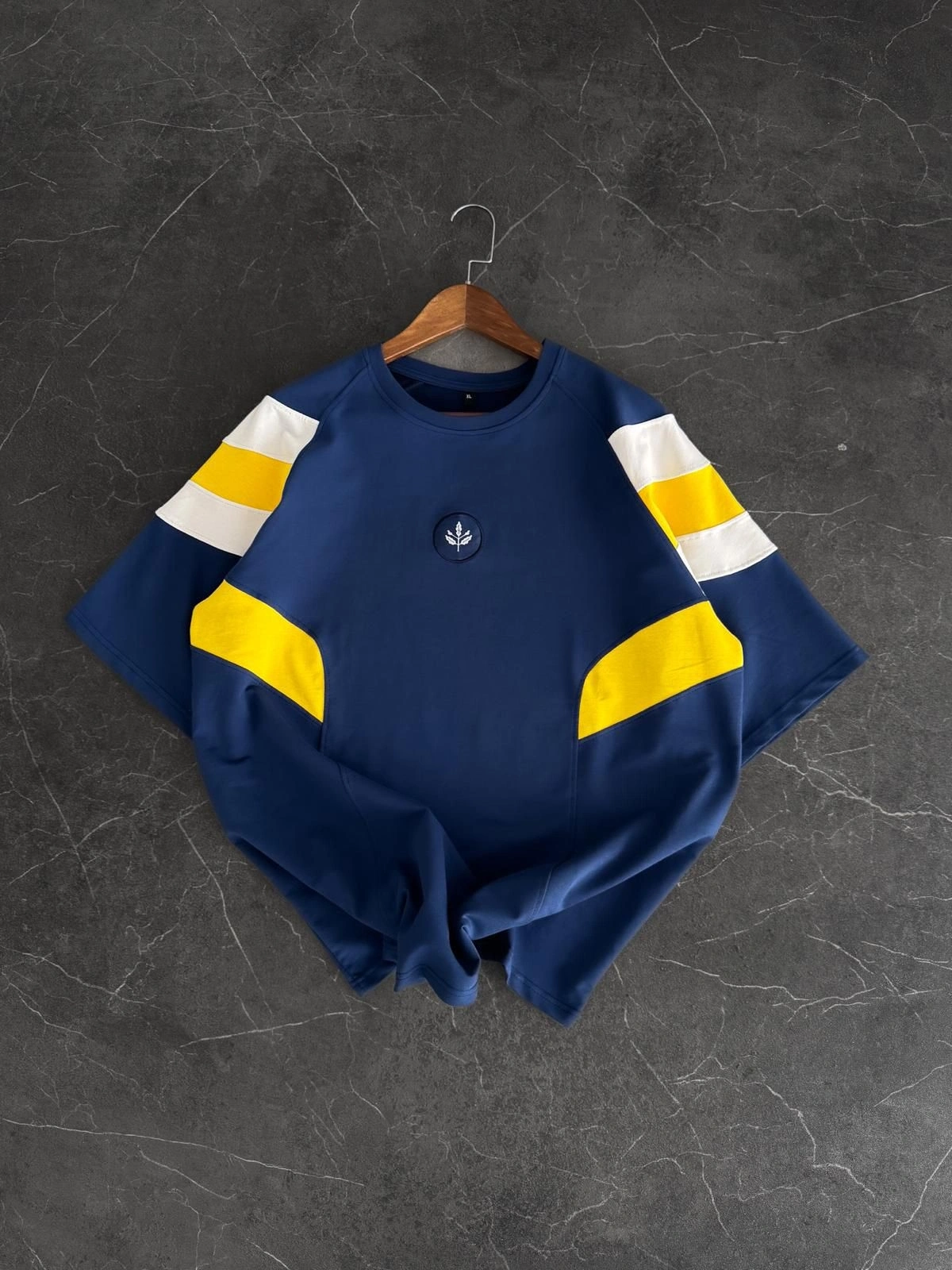 Tarafta Nakış Detay Tshirt