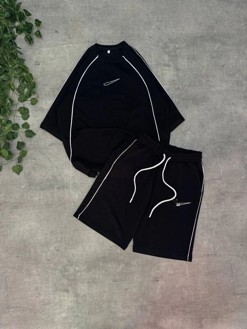 Orta Çizgi Biyeli Unisex Şortlu Takım - Siyah