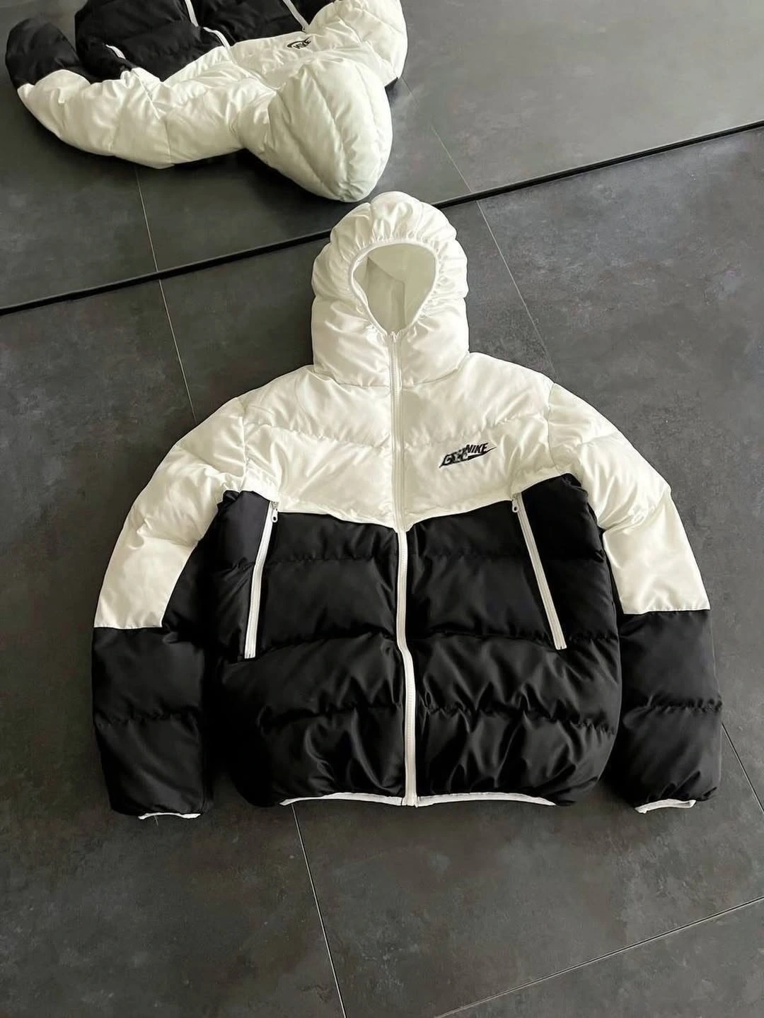 Parçalı Kapüşonlı Şişme Mont