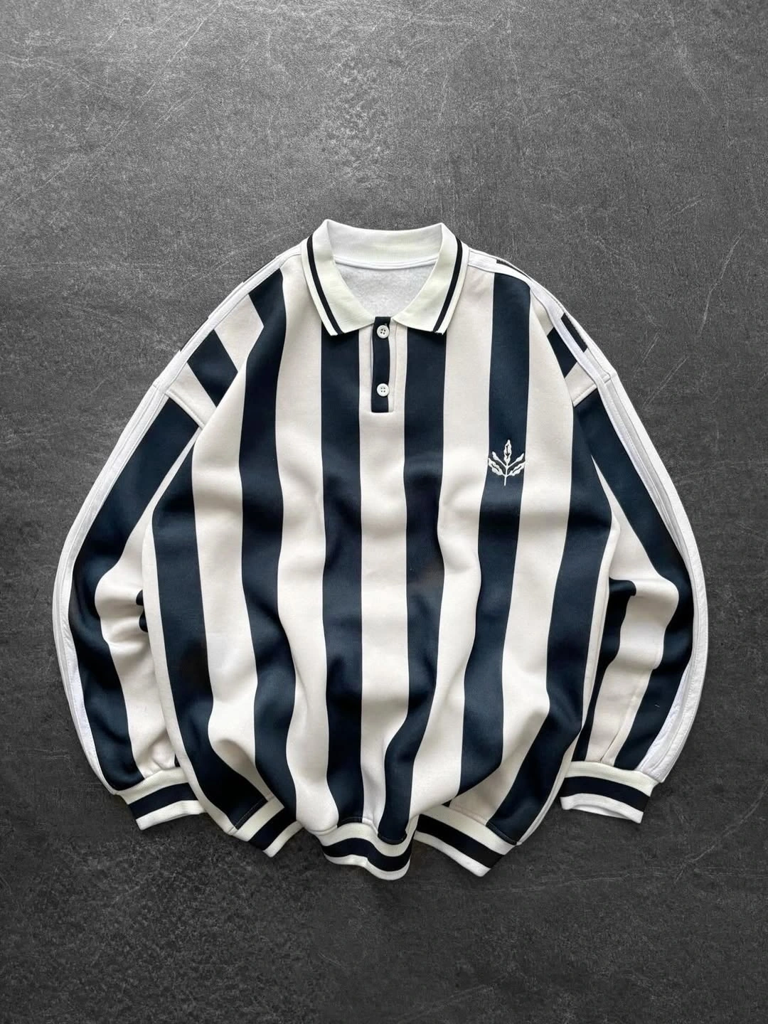 Yeni Sezon Dügmeli Poll Yaka Sweatshirt