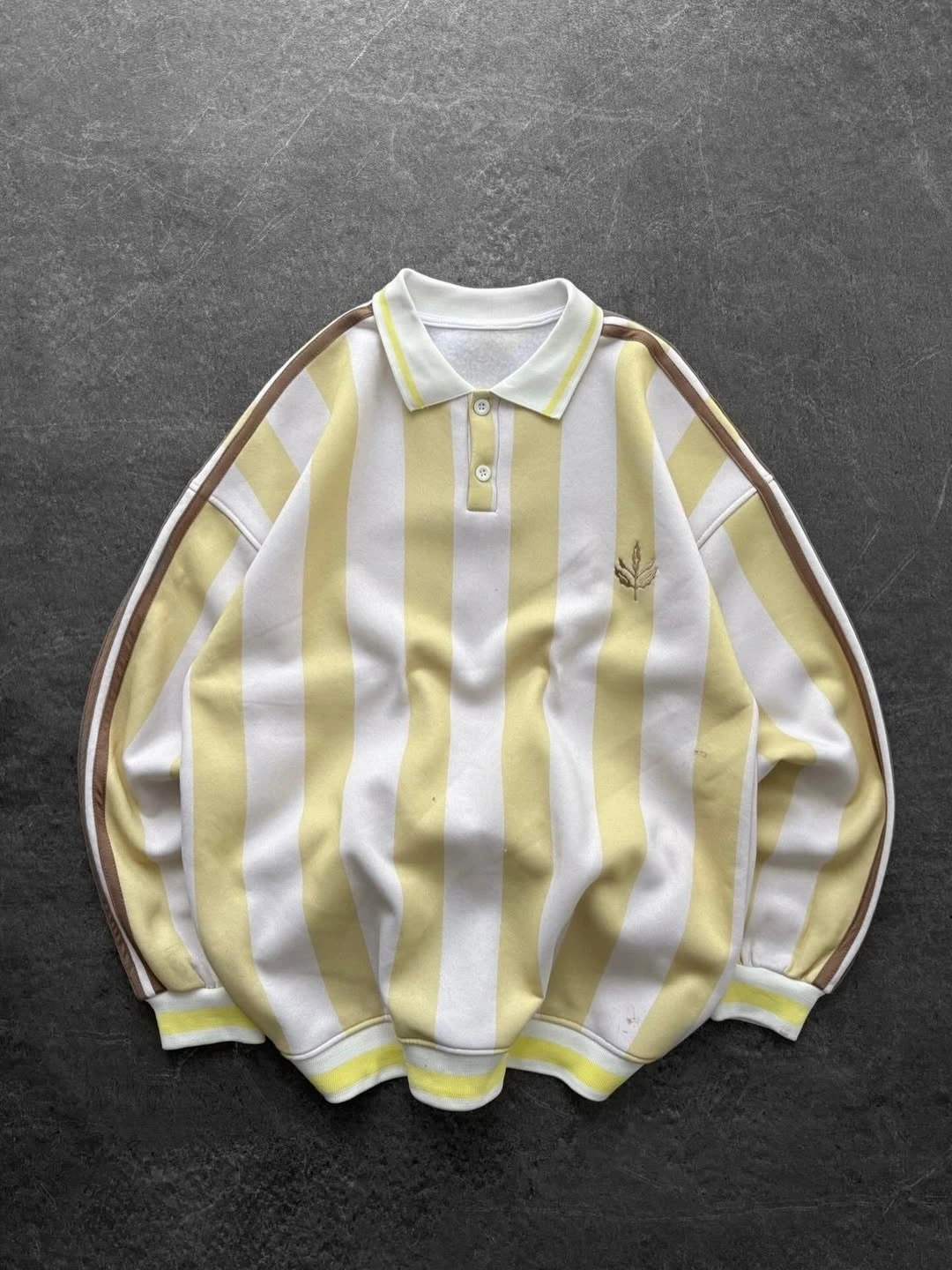 Yeni Sezon Dügmeli Poll Yaka Sweatshirt - Sarı