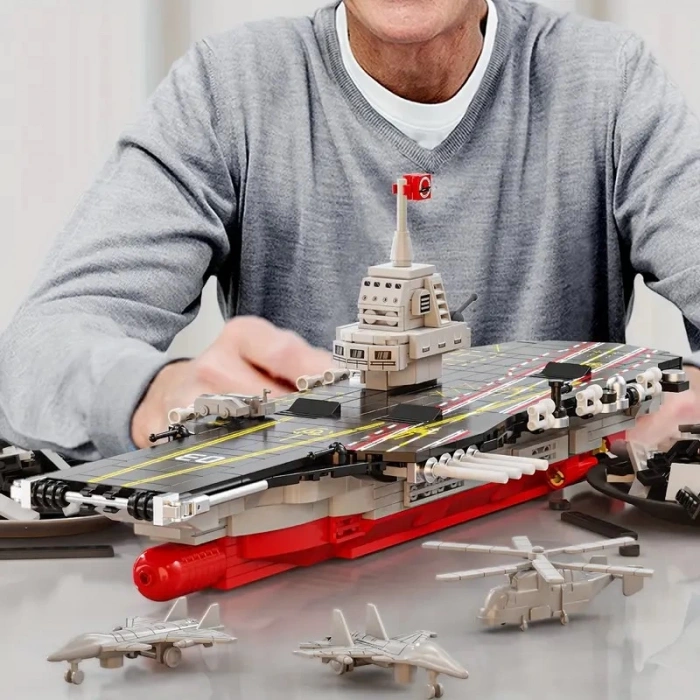 712 Parça Gemi Modeli Yapım Blokları Seti 6 Yaş ve üzeri Hava Kuvvetleri Gemisi Modeli Kit