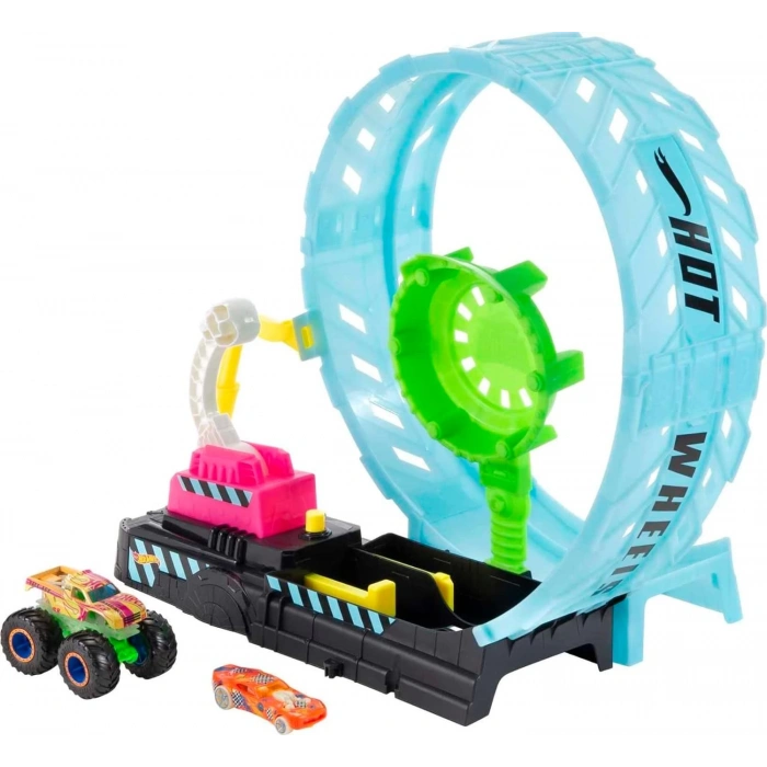 Hot Wheels Monster Trucks Karanlıkta Parlayan Çemberde Yarış Seti HBN02