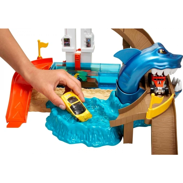 Hot Wheels Renk Değiştiren Araçlar Sharky Oyun Seti - Köpek Balığı Temalı, Havuz, Su Tankı ve 1 Adet Araba Dahil - BGK04