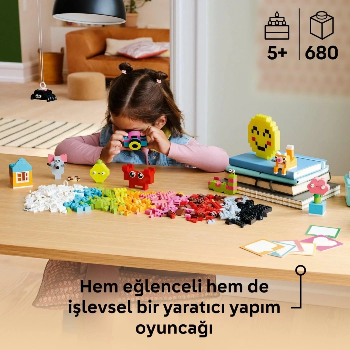 LEGO Classic Yaratıcı Mutlu Kutu 11042-5 Yaş ve Üzeri Çocuklar İçin Yaratıcı ve Eğlenceli Oyuncak Yapım Seti (680 Parça)