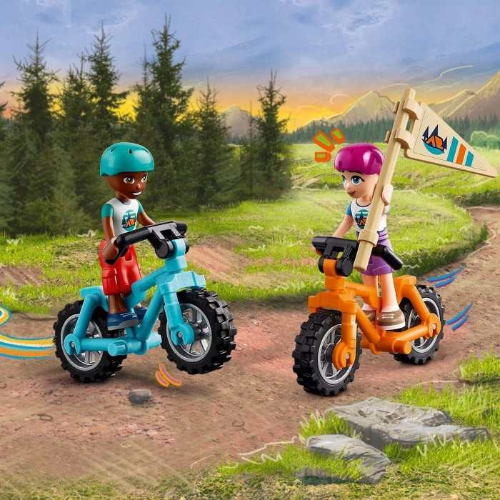 LEGO Friends Macera Kampı Şirin Kulübeler 42624-7 Yaş ve Üzeri Kız ve Erkek Çocuklar için 3 Mini Bebek ve 1 Tilki Figürü İçeren Doğa Rol Yapma Seti, Çocuklar için Doğum Günü Hediyesi (437 Parça)