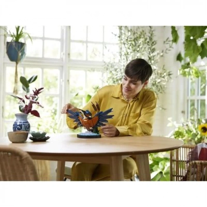 LEGO Icons Yalıçapkını Kuşu 10331 - Kuş Sever Yetişkinler için Koleksiyonluk, Sergilenebilir Yaratıcı Model Yapım Seti (834 Parça)