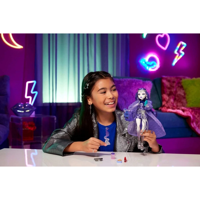 MONSTER HIGH SPECTRA VONDERGEIST HXH77