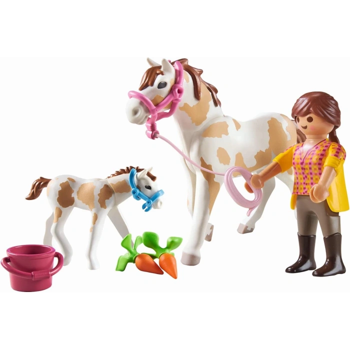 Playmobil 71243 Country Tay ile At, midilli çiftliği, at oyuncakları, eğlenceli, yaratıcı rol yapma, oyun seti, 4 yaş ve üzeri çocuklar için uygun