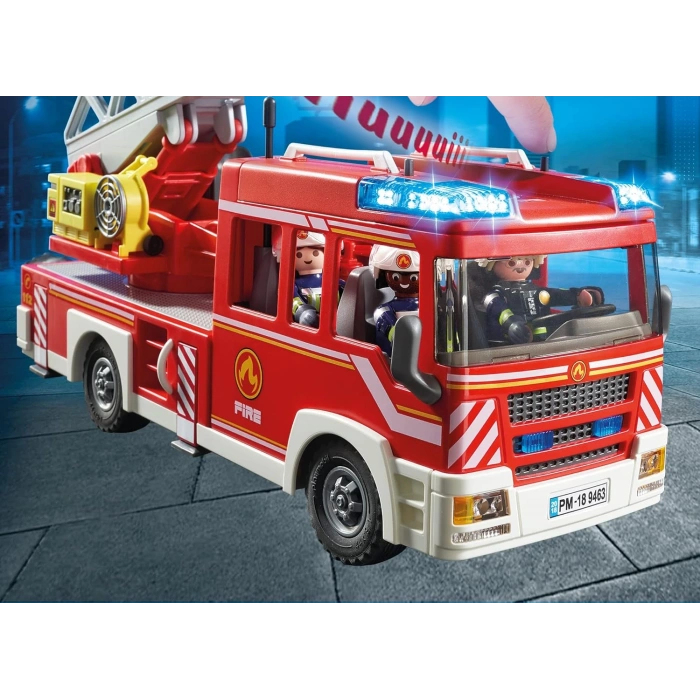 PLAYMOBIL City Action 9463 ışıklı ve sesli, merdivenli itfaiye aracı, 5 yaşından itibaren