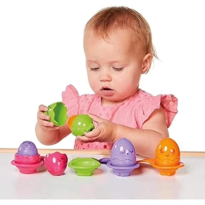TOMY E73082 Toomies Hide and Squeak Yumurta ve Kaşık Set, Çok Renkli