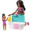 Barbie Bebek Bakıcısı Bebeği Minik Bebekler ve Banyo Aksesuarları Oyun Seti FXH06