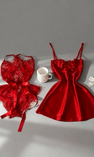 Kırmızı Dantel Detaylı Dekolteli Bodysuit & Göğüs Dantel Detaylı Saten Gecelik