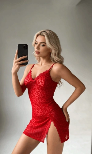 Kırmızı Flok Baskılı Yırtmaçlı Gecelik