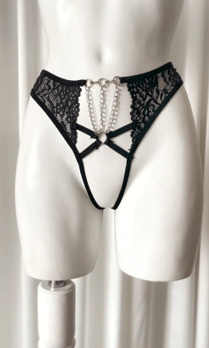 Siyah Özel Bölgesi Açık Zincir Detaylı Tanga