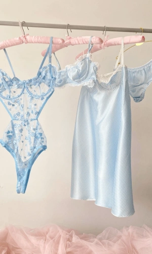 Mavi Pötikareli Göğüs Dantel Detaylı Saten Gecelik & Sütyen Takım & Kalp İşlemeli Bodysuit