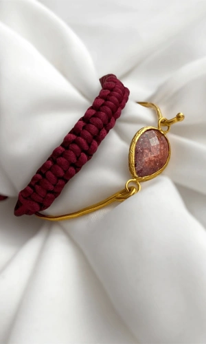 Bordo Taş Detaylı Prinç Üzeri Gold Kaplama& Makrome Örgü Bileklik Kombin