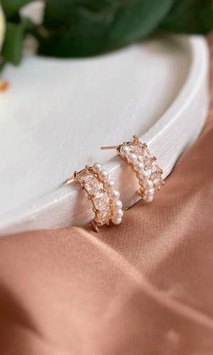 Büyük İnci ve Taşlı Küpe