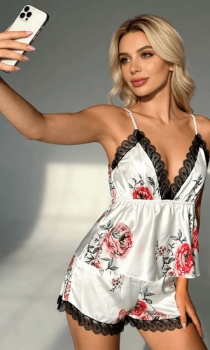 Çiçek Baskılı Saten Şortlu Takım