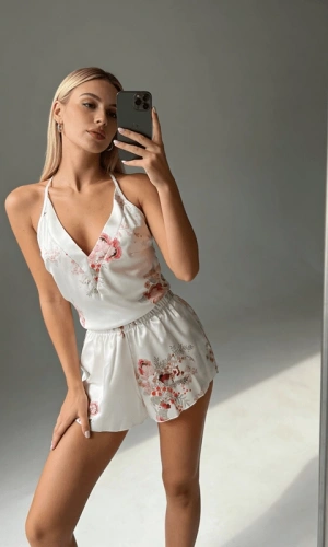 Çiçek Baskılı Yumuşak Saten Şortlu Takım