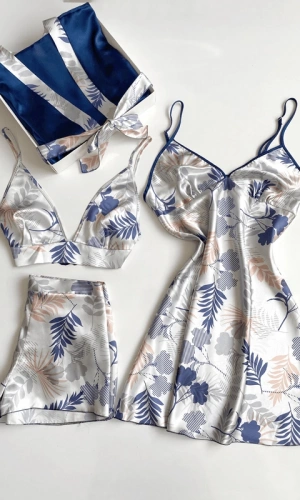 Çiçek Desenli Saten Sabahlıklı Takım & Çiçek Desenli Saten Şortlu Takım Kombin